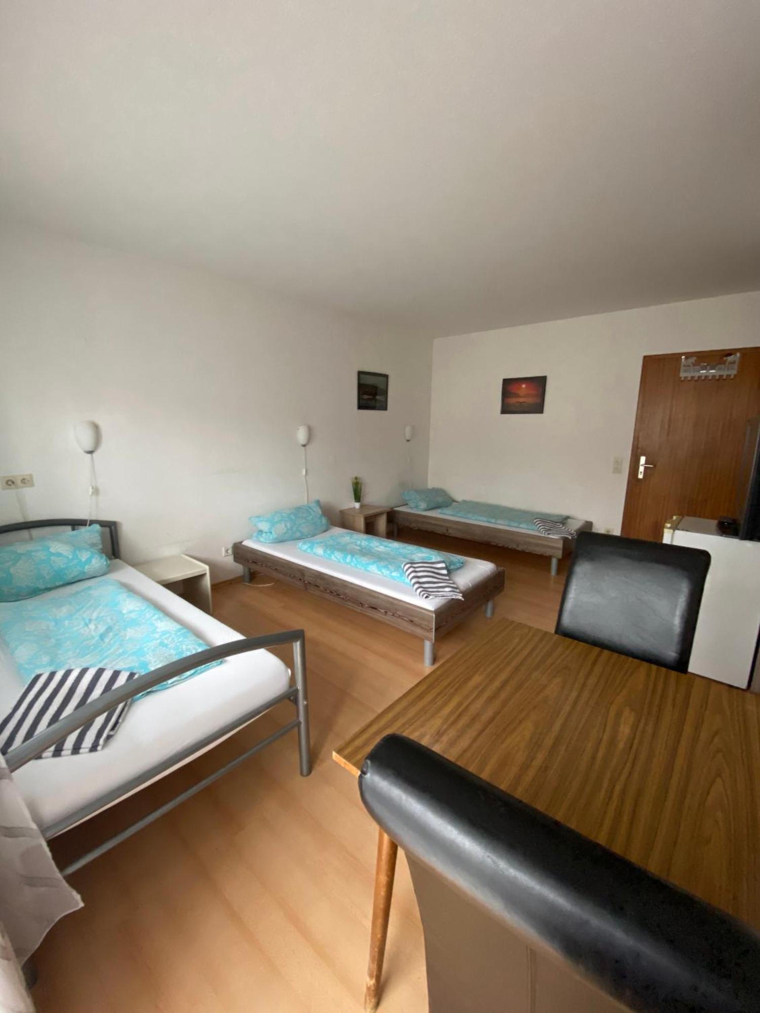 Monteurzimmer - Karlsbad Kültér fotó