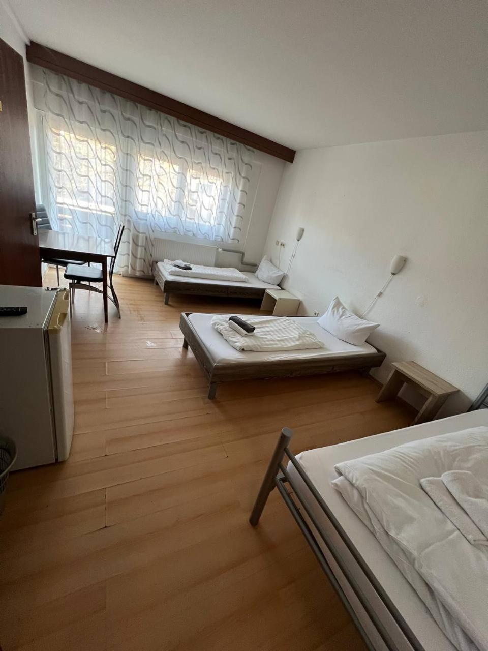 Monteurzimmer - Karlsbad Kültér fotó