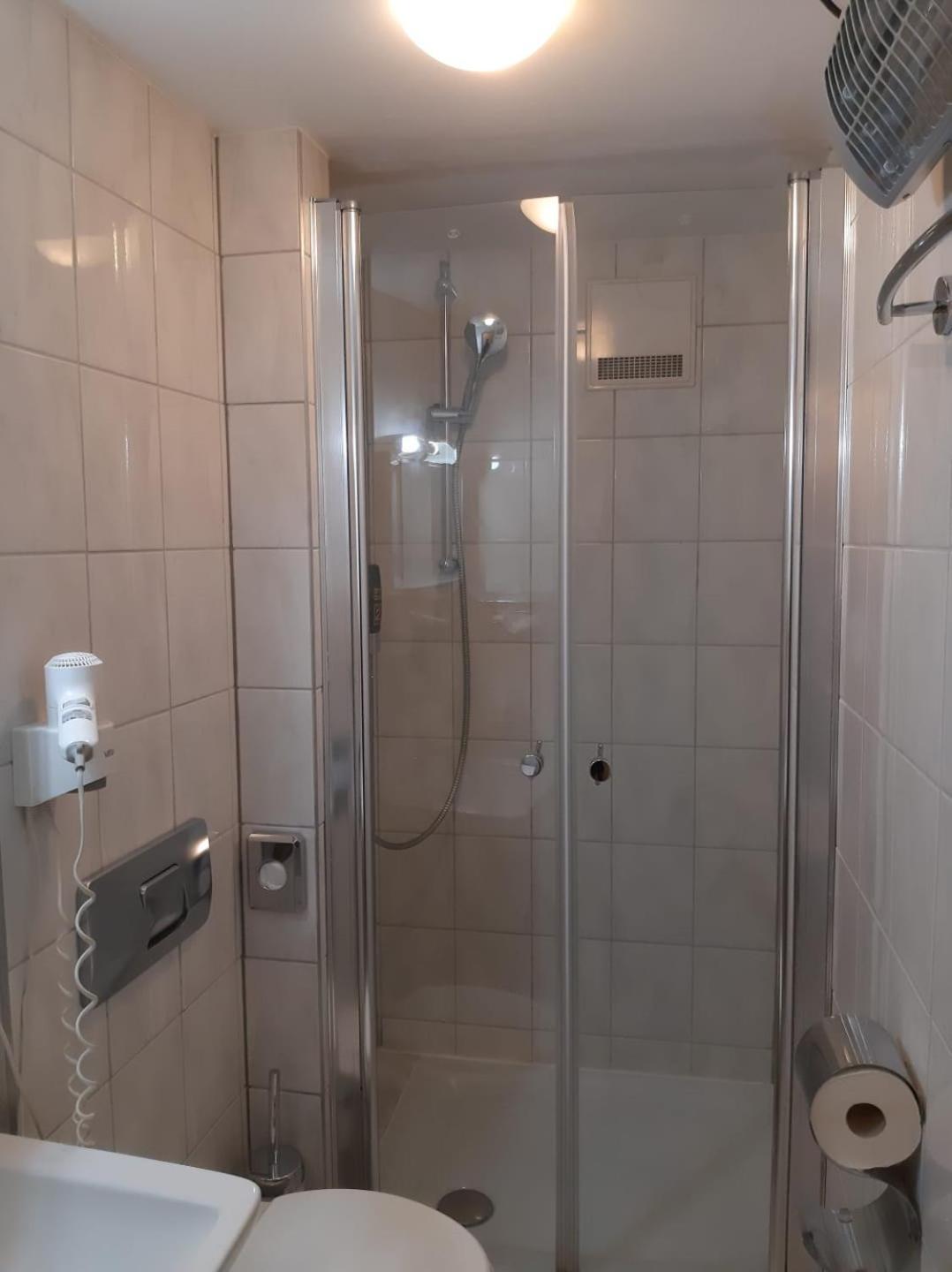 Monteurzimmer - Karlsbad Kültér fotó