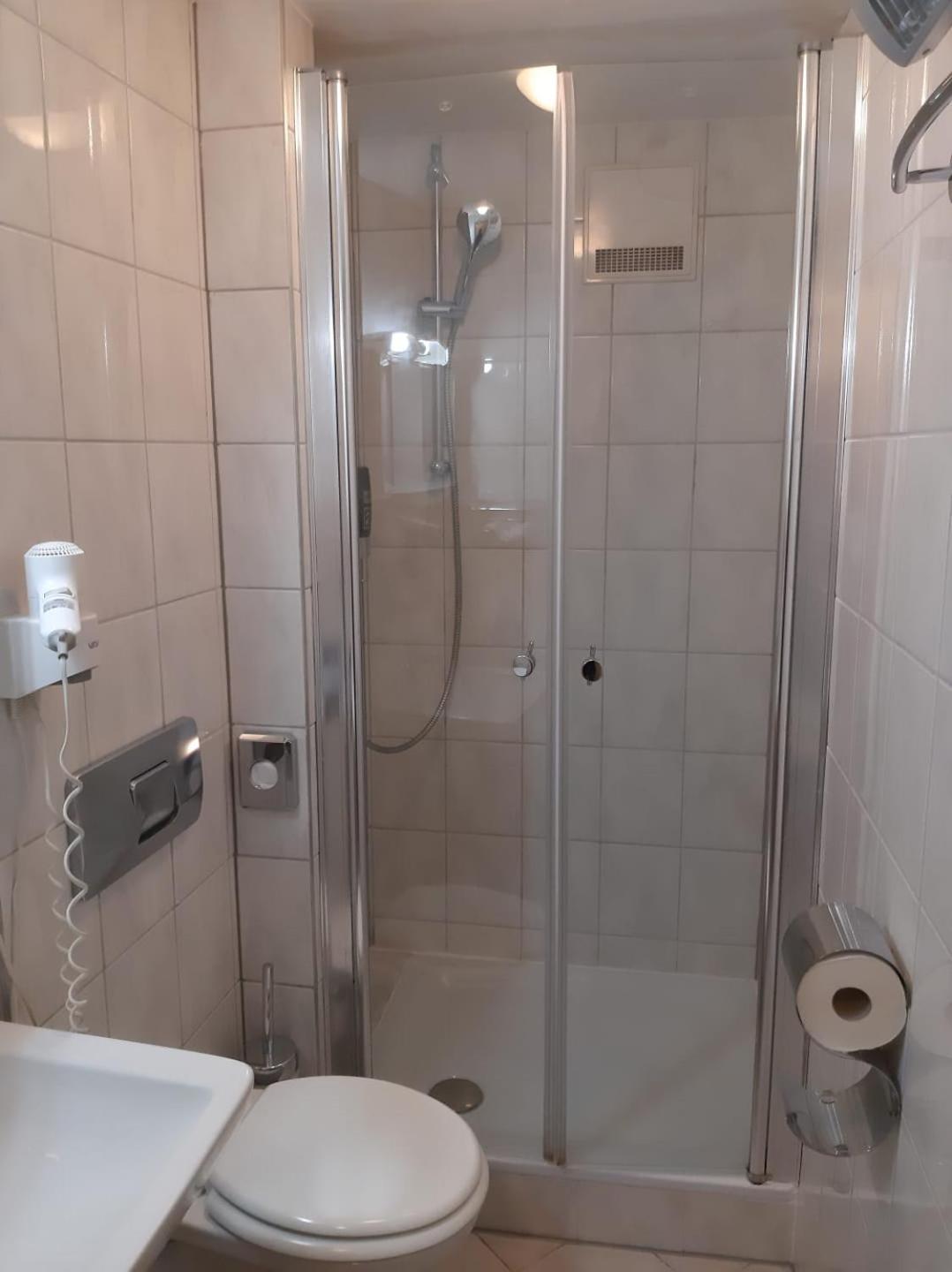 Monteurzimmer - Karlsbad Kültér fotó